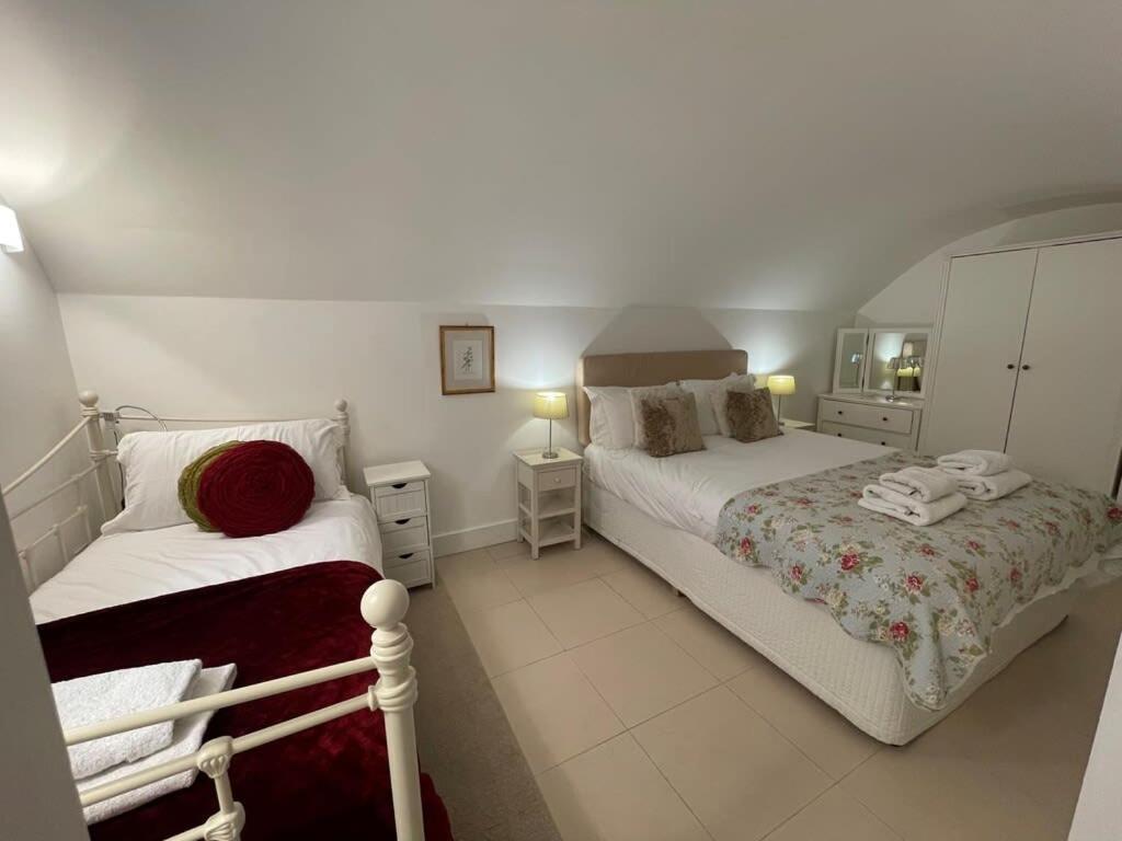 Апартаменты Beautiful 3 Bed Basement Flat With Garden Бат Экстерьер фото